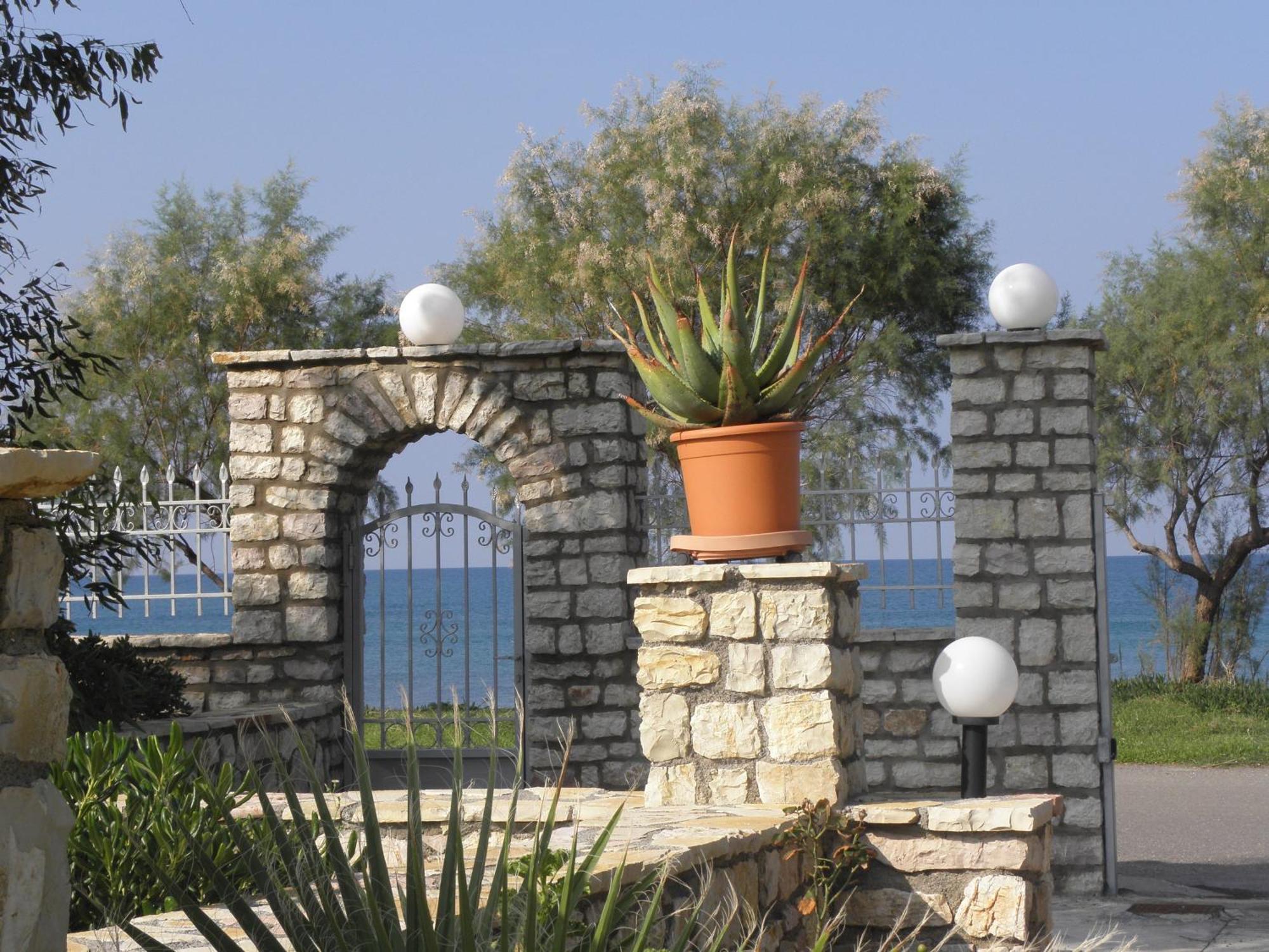 Irida Beach Resort Suites Kyparissia Exterior photo