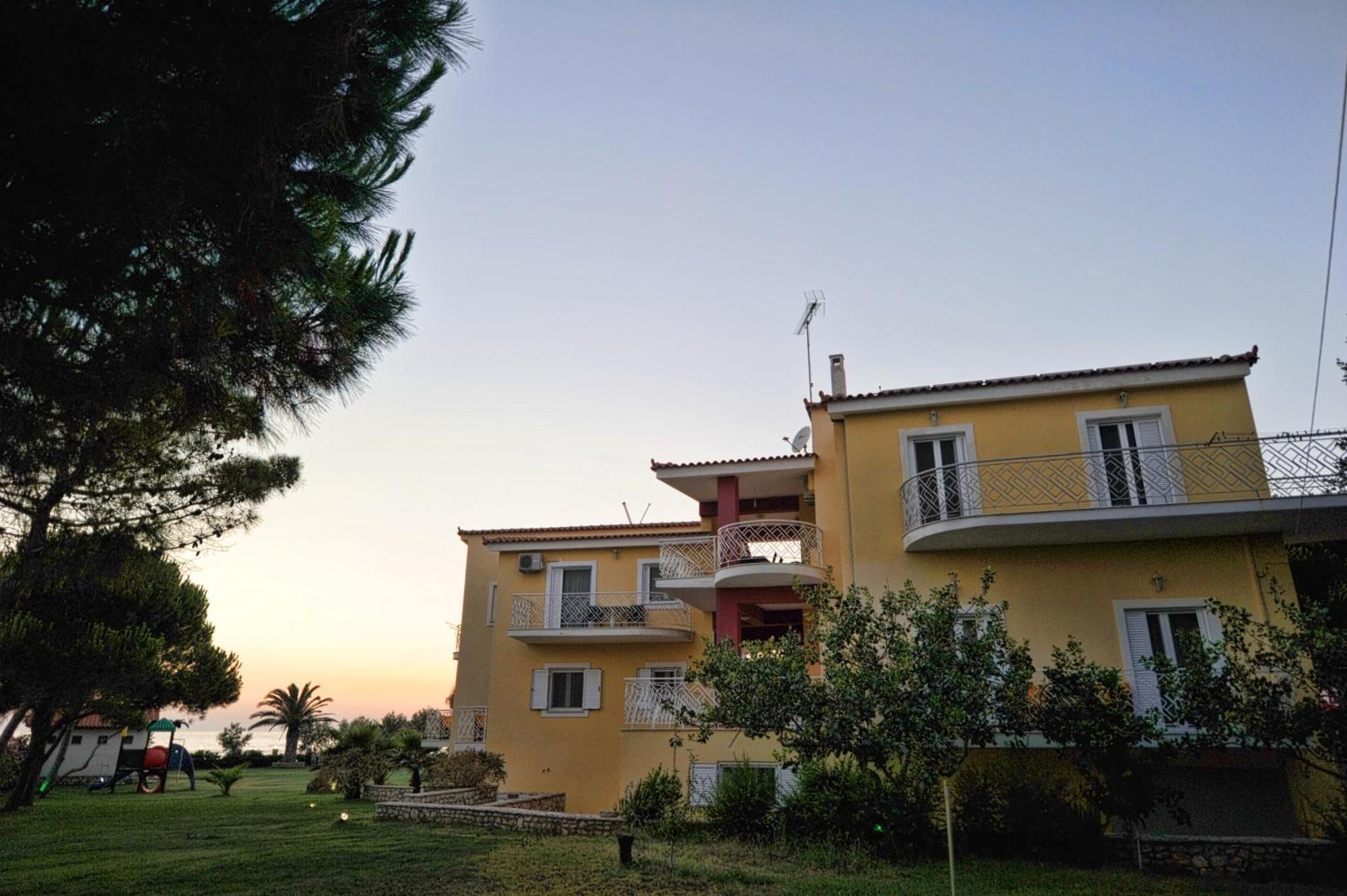 Irida Beach Resort Suites Kyparissia Exterior photo