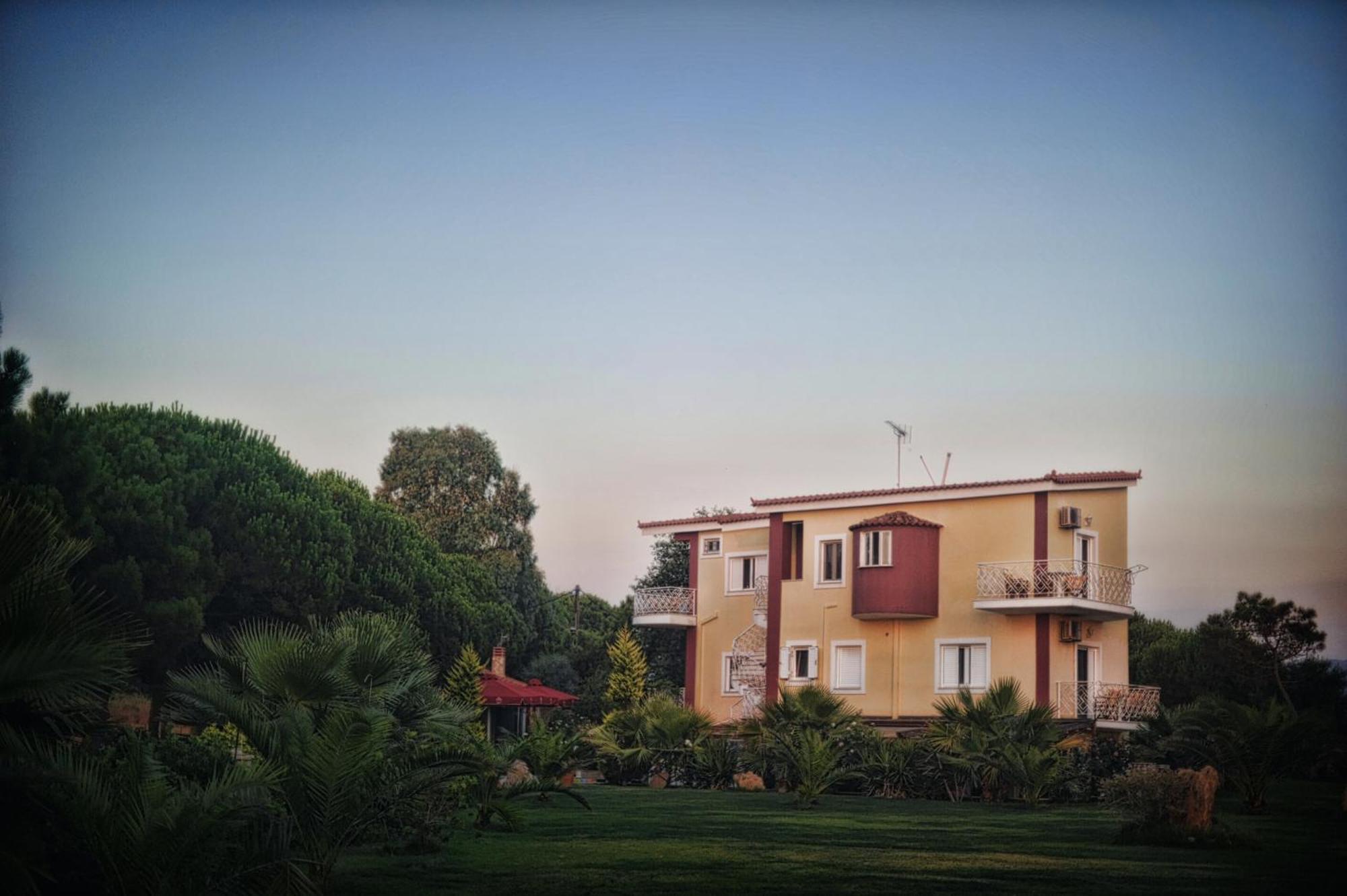 Irida Beach Resort Suites Kyparissia Exterior photo